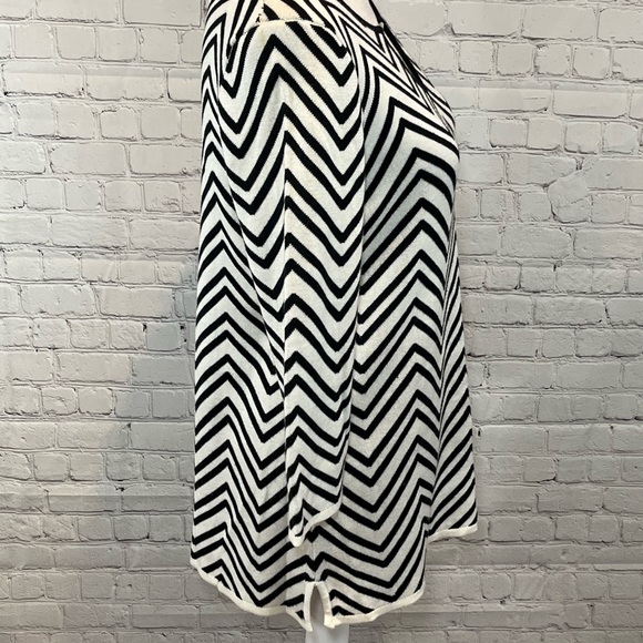 CABLE & GAUGE Tunic Sweater Black & White Chevron Striped-Medium - Picture 3 of 4